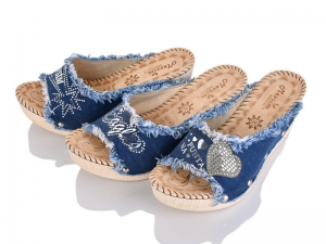 Шлепанцы Demur